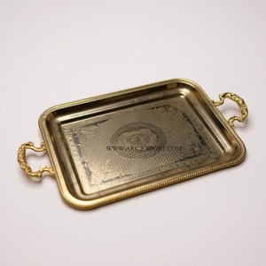 Plateau de service alimentaire en aluminium poli or fait à la main de conception traditionnelle avec poignées design plateau de nourriture à la maison de forme rectangulaire - Product Image 2