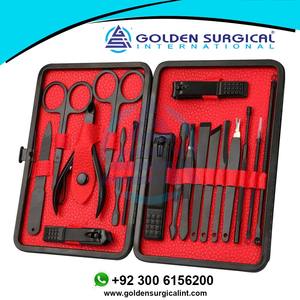 Kit de Pedicura Profesional de Acero Inoxidable OEM, Set de Manicura con Estuche de Viaje de Cuero Negro, Kit de Cuidado de Cejas - Product Image 4