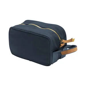 Borsa da Toilette Sostenibile in Tela Riciclata per Viaggiatori Eco-Consapevoli - Product Image 2