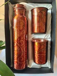 Botella de agua de cobre de 500ml más vendida con diseño martillado Solución de hidratación saludable sostenible para entusiastas de Ayurveda - Product Image 3