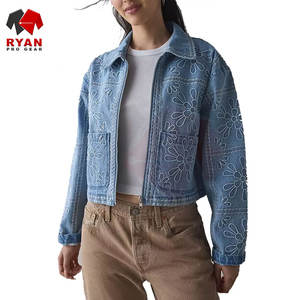 Veste en jean zippée pour femme de qualité supérieure, pour un usage décontracté et quotidien, avec un tissu doux au toucher et un design intemporel - Product Image 1