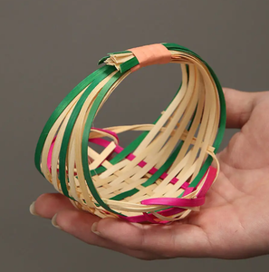 Mini panier tissé à la main en bambou-Stockage de nourriture rustique et organisateur de maison-Décoration de cuisine faite à la main - Product Image 1