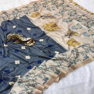 ผ้าไหมมาปิวรัม วัสตรา คอทเทจ พร้อมลายพิมพ์ทั่วผืน ขอบผ้าทอลายดิจิทัลสีทอง พร้อมพู่ห้อย ผ้าคลุมไหล่พิมพ์ลาย และเสื้อพิมพ์ลาย - Product Image 2