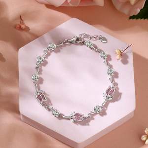 สร้อยข้อมือแฟชั่นทรงลูกแพร์ประดับดอกทิวลิป Jeulia Blossom - Product Image 4