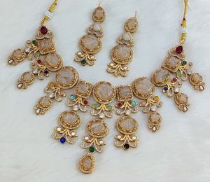 สร้อยคอคุณภาพระดับพรีเมียมลายทองเหลืองพร้อมต่างหูที่สวยงามชุดสร้อยคอที่สร้างแรงบันดาลใจจาก sabyasachi เหมาะสำหรับงานแต่งงานงานปาร์ตี้ - Product Image 6