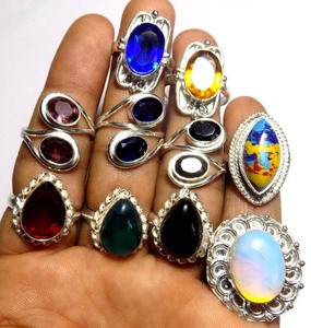 แหวนเงินแท้ 925 ทำมือ ประดับพลอยหลากทรง หลากสี ออนิกซ์แดง ฝังแบบ Bezel ขนาด 8x12 มม. HARI OM CREATIONS รุ่น HRMC1829 สไตล์วินเทจ - Product Image 1