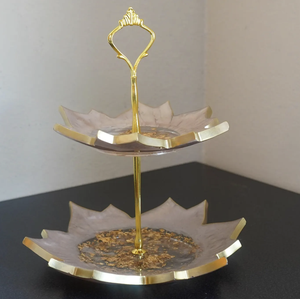Soporte de pastel de 3 niveles de resina epoxi de diseño líder con bordes en forma de varilla de Metal chapado en oro esencial para cumpleaños y fiestas - Product Image 2