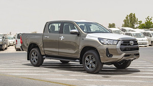 <span class=keywords><strong>Toyota</strong></span> <span class=keywords><strong>Hilux</strong></span> DC 2.4D <span class=keywords><strong>MT</strong></span> 4X4 d'occasion en bon état, vitres électriques, année <span class=keywords><strong>2022</strong></span>, bronze, bien entretenue, prête à rouler - Product Image 5