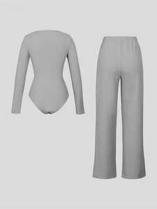 Ensemble décontracté deux pièces en tricot pour femme : haut court à manches longues uni brodé et pantalon élégant au-dessus du genou coupe droite - Product Image 2