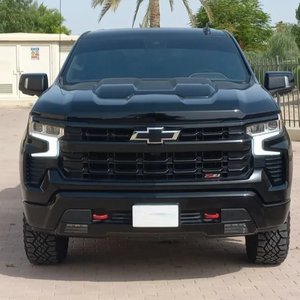 Chevrolet Silverado V8 GCC 2022 d'occasion, transmission intégrale, sièges en cuir, régulateur de vitesse adaptatif, conduite à gauche - Product Image 1