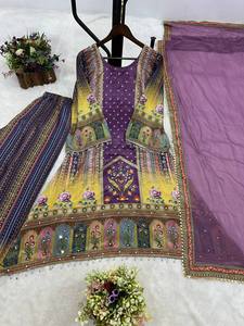 Hermosa impresión digital de seda pura Chinon con trabajo manual de espejo real. Y Top con borde de encaje colgante con conjunto Palazzo y Dupatta - Product Image 4