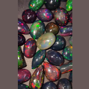 196ชิ้นของโอปอลสีดำจากเอธิโอเปียธรรมชาติ10มม. ถึง13มม. ลูกแพร์รูปไข่ทรงสี่เหลี่ยมมุมฉาก365 CTS ล็อตด้วยหินประดับคุณภาพเรา $512 - Product Image 5