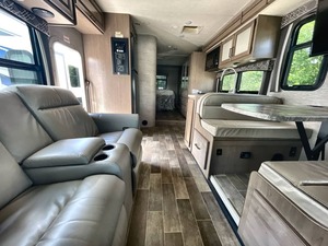 Caravane de camping T-h-o-r C-h-a-t-e-au 31W d'occasion 2020 à vendre - Product Image 3