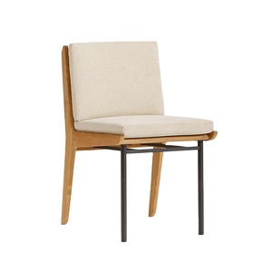 Chaise de salle à manger moderne élégante avec silhouette raffinée et rembourrage de qualité supérieure pour intérieurs de maison sophistiqués Japon - Product Image 1