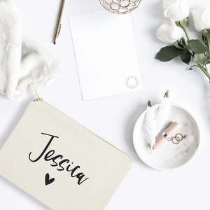 Pochette cosmétique personnalisée en forme de cœur, écologique, pour voyage, avec un joli motif de personnage, étui à cosmétiques portable - Product Image 3