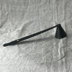 Extincteur de bougie en fer artisanal pour accessoires de maison faits à la main, avec un savoir-faire de qualité et un matériau en fer solide - Product Image 3