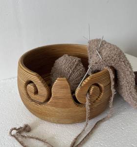 Cuenco de hilo de madera hecho a mano, soporte de ganchillo para tejer, cuenco de almacenamiento de hilo ligero portátil, madera Natural para entusiastas de la artesanía DIY - Product Image 4