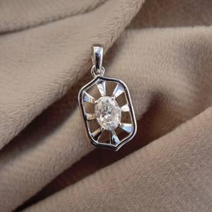 จี้เพชรโมอิสรูปวงรีทรงวี1CT สำหรับสตรีพร้อมสร้อย S925เงินแบบไม่มีโซ่ - Product Image 2