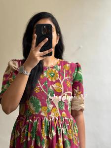 แมกซี่ผ้าฝ้ายนุ่มที่สวยงามทำด้วยผ้าคุณภาพสูงสุดมันมีการผสมผสานที่สวยงามของการพิมพ์คาลามารี - Product Image 2