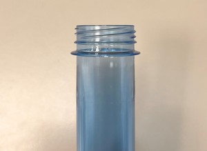 Preforma de PET Reciclable de Alta Calidad Gr.21.5 Hexalite Azul Claro, Tamaño de Cuello 21.74mm, Botella de Agua Puccetti Hecha en Italia - Product Image 3