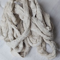 Noil Silk Déchets Restants de fibres naturelles non teintées par JHandloom