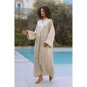 ชุดเดรสยาวแบบเรียบหรูสีครีม แบรนด์ Amiya Jacquard Kaftan พร้อมแขนพอง - Product Image 2