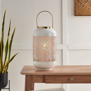 Portavelas votivo de linterna de metal plateado personalizado con diseño de recortes para el hogar, jardín, decoraciones navideñas para bodas - Product Image 1