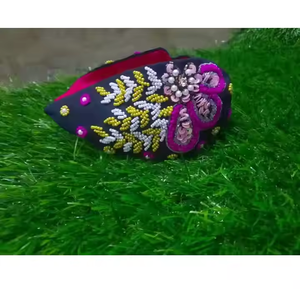 Diadema bordada a mano en blanco y negro 2025 de nuevo diseño para niñas, ropa de fiesta, banda para el pelo con cuentas, hermosos diseños - Product Image 3