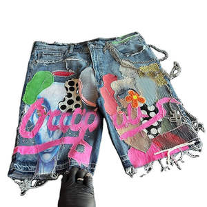 Shorts en jean tricoté respirant style vintage pour homme - Lavage clair, coton biologique, appliques en strass et broderies - Product Image 1