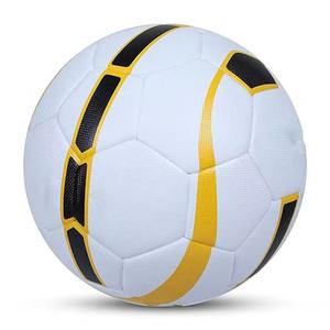 Balones de Fútbol de Cuero PU de Primera Calidad con Logotipo Personalizado, Duraderos, para Entrenamiento Deportivo Masculino, Fabricados en Sialkot - Product Image 2