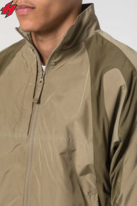 Ensemble coupe-vent de survêtement en nylon Oem pour hommes, veste coupe-vent 2 pièces vierge de couleur unie personnalisée et ensemble de vêtements d'extérieur de jogging pour hommes - Product Image 3