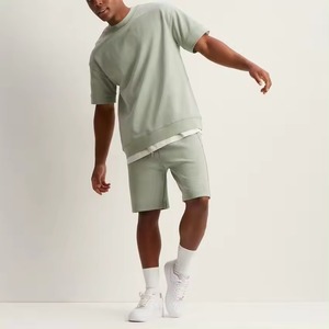 Ensemble de vêtements de sport à logo personnalisable pour homme Chemise à manches courtes et short en polyester respirant à séchage rapide pour l'entraînement d'été - Product Image 4
