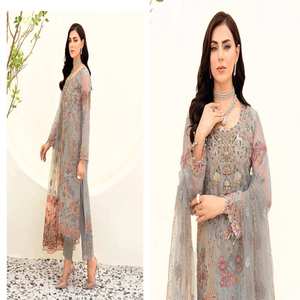 Ropa india y paquistaní para mujer, ropa de fiesta y boda, trajes bordados pesados con excelentes precios por Ramsha - Product Image 4