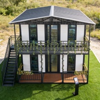 Maison conteneur blanche à toit plat, fiable, de fabrication allemande, à 2 étages, préfabriquée pour les climats froids, site en Pologne