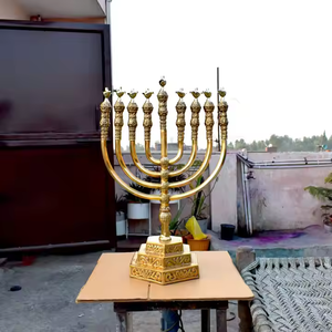 Bougeoirs en métal plaqué or 9 branches Menorah Lanternes Décoration intérieure Hanoukka juive Célébrations par décor impex - Product Image 5