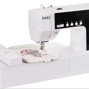 Máquina de bordar D492 nueva y perfecta con área de trabajo de 4.5" x 7" - Product Image 1