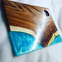 Planche à découper de luxe faite à la main en bois et résine article de cuisine pour hôtel maison couleur personnalisée et prix bon marché