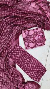 Vêtements décontractés de mode indienne en coton de créateur lourd belle Kurti imprimée à fleurs avec col en V et pantalon et Dupatta entièrement imprimé - Product Image 5