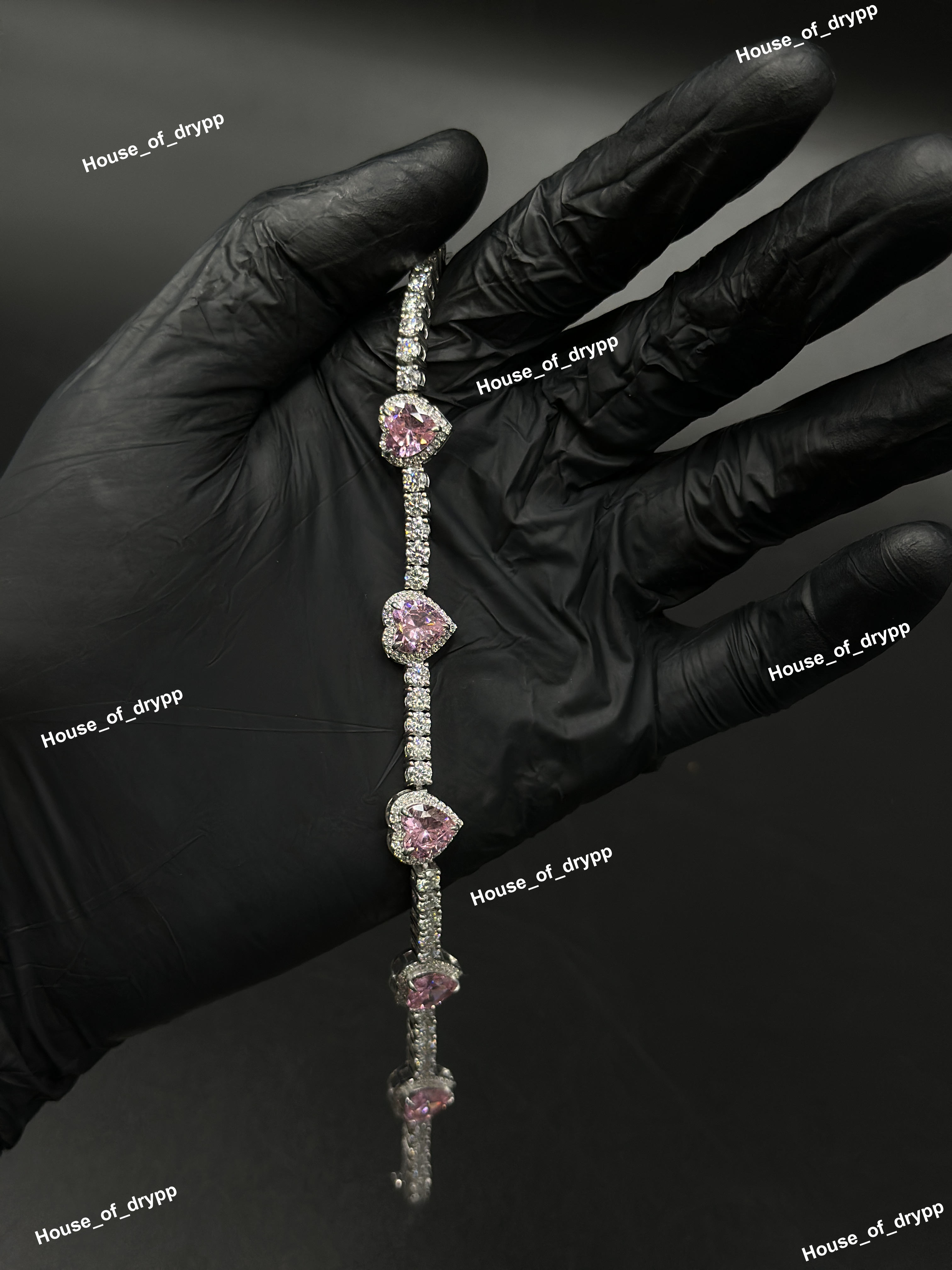 ตามที่แสดงเป็นภาพ