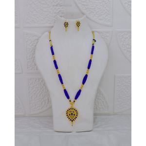 สร้อยคอจี้สไตล์อัสสัมแบบดั้งเดิม ชุบทองอย่างดี ประดับด้วยลูกปัดสีแดงและสีเขียว สำหรับผู้หญิง สร้อยคอแฟชั่นแบบขายส่ง - Product Image 5