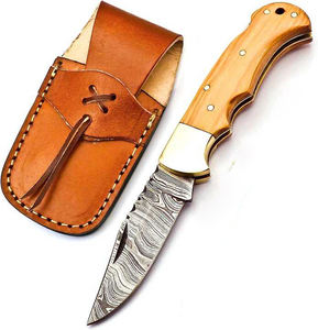 Cuchillo de bolsillo hecho a mano de Damasco, cuchillo de bolsillo plegable para acampar con mango de madera - Product Image 1