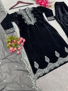 เสื้อและล่างสุดปักผ้ากำมะหยี่วิสคอสปาร์ตี้งานแต่งงานดีไซน์เนอร์อินเดีย - Product Image 4