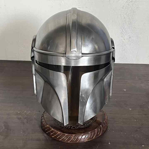 Casco de Metal mandaloriano hecho a mano de Venta caliente con soporte de exhibición gratis Casco de calidad premium Regalo para fanáticos y coleccionistas - Product Image 4