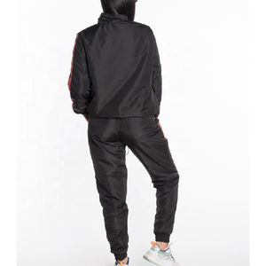 Conjunto Deportivo de Invierno para Mujer, 100% Poliéster, Sudadera Corta con Cremallera Completa y Pantalones Acampanados, Personalizado con Logotipo Impreso en DTG, Forro Polar, OEM/ODM - Product Image 3