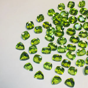 Peridot naturel Mix pierres précieuses coupées avec une superbe couleur et lustre et des pierres propres et avec une fabrication et un polissage parfaits à bas prix - Product Image 1