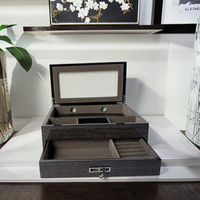 Boîte à montre en bois carrée élégante et artisanale, coffret de rangement et d'exposition précieux pour montres et bijoux