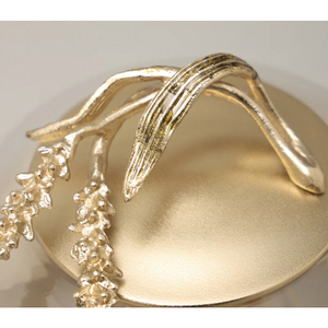 โถใส่ขนมแก้วรมควันดีไซน์หรูหรา พร้อมฝาปิดลายกิ่งไม้ดอกไม้สีทอง ภาชนะเก็บของตกแต่งสำหรับโต๊ะทำงาน โถแก้วสไตล์โมเดิร์น - Product Image 4