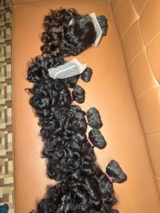 Extension de cheveux Remy indiens crus vierges non transformés de qualité supérieure 100% Cheveux humains bouclés pleins d'entrain de haute qualité: modèle non permanent - Product Image 4