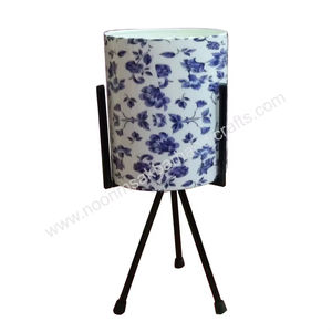 Pots de fleurs et jardinières à usage intérieur imprimés en émail enduit de poudre noire support d'herbes de jardin avec fleurs artificielles pour un usage domestique - Product Image 4