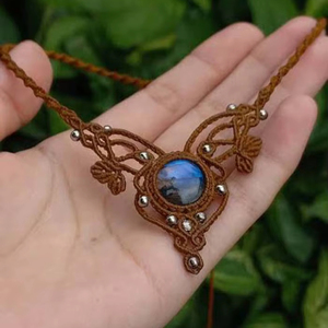 Collier en macramé vintage fait à la main avec pierre précieuse labradorite, perles de 15 mm, pendentif sur chaîne à maillons pour cadeau de mariage - Product Image 1